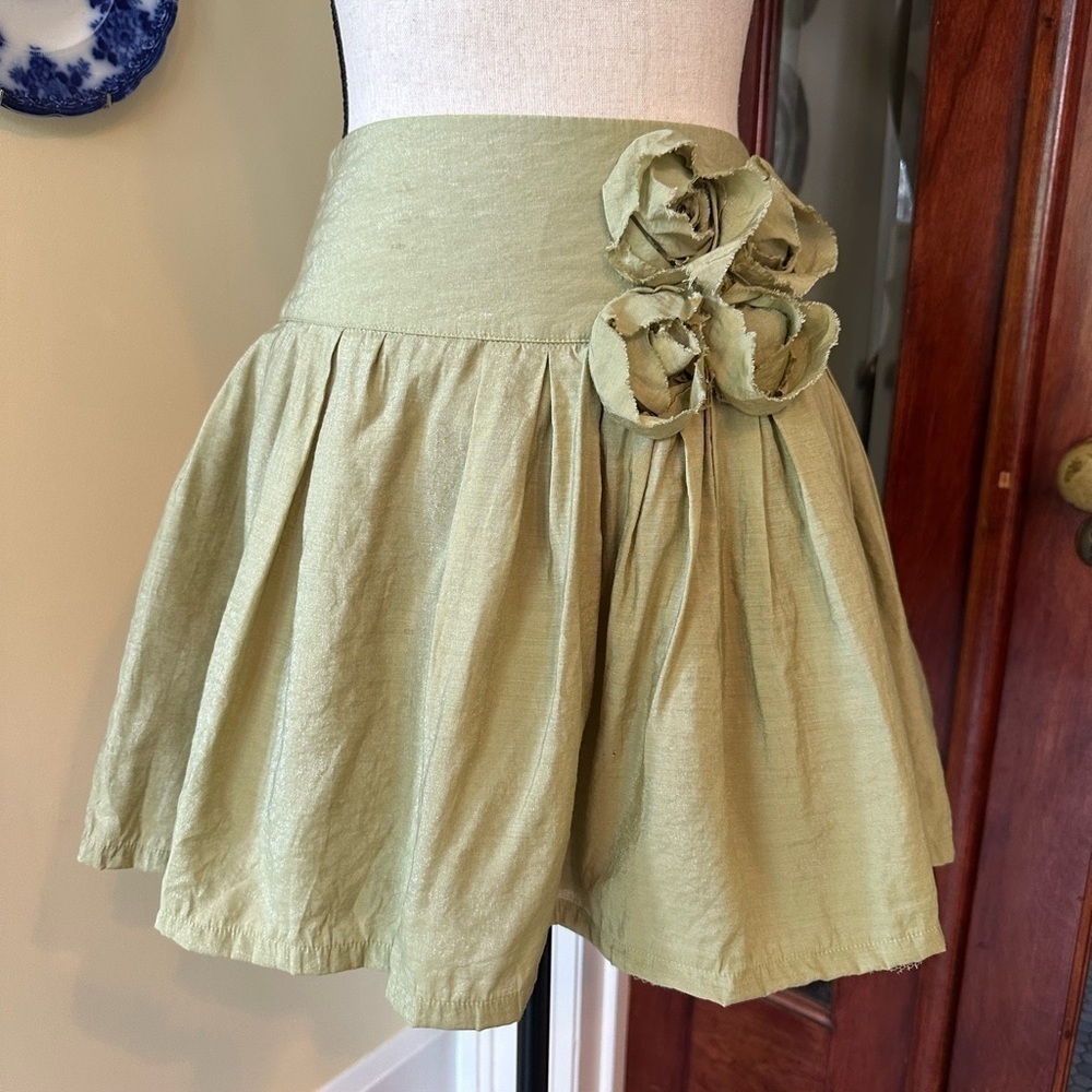 Twelve by Twelve | Y2K Green Pleated Mini Skirt with Rosette Detail, Size M